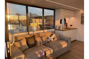 Hausboot Fjord HAVEN mit Biosauna in Barth