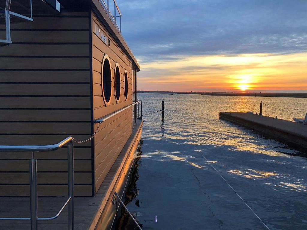 Bateau-hôtel Hausboot Fjord Luna mit Biosauna in Wendtorf an den Stegen 1 24235 Wendtorf