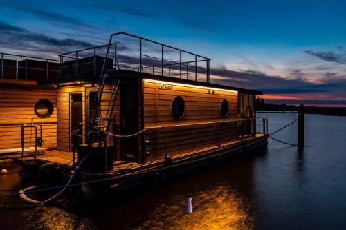 Hausboot Fjord Polaris mit Biosauna in Barth