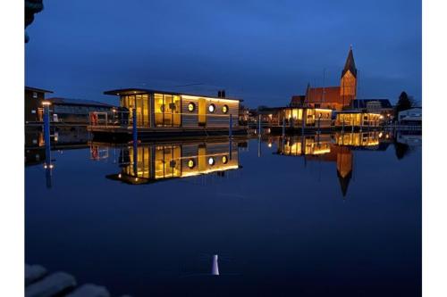 Hausboot Fjord Vela mit Biosauna in Barth
