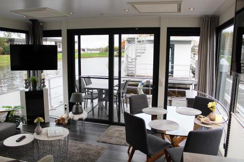Hausboot in Bad Bederkesa