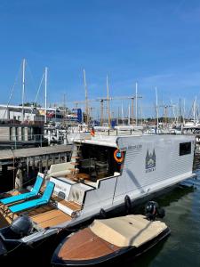 Bateau-hôtel Hausboot mit Traumlage in Travemünde Travemünder Landstraße 300 Marina Baltica - Steg D, Platz 1 23570 Rönnau Schleswig-Holstein