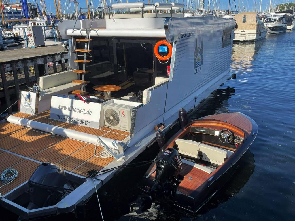 Bateau-hôtel Hausboot mit Traumlage in Travemünde Travemünder Landstraße 300 Marina Baltica - Steg D, Platz 1 23570 Rönnau