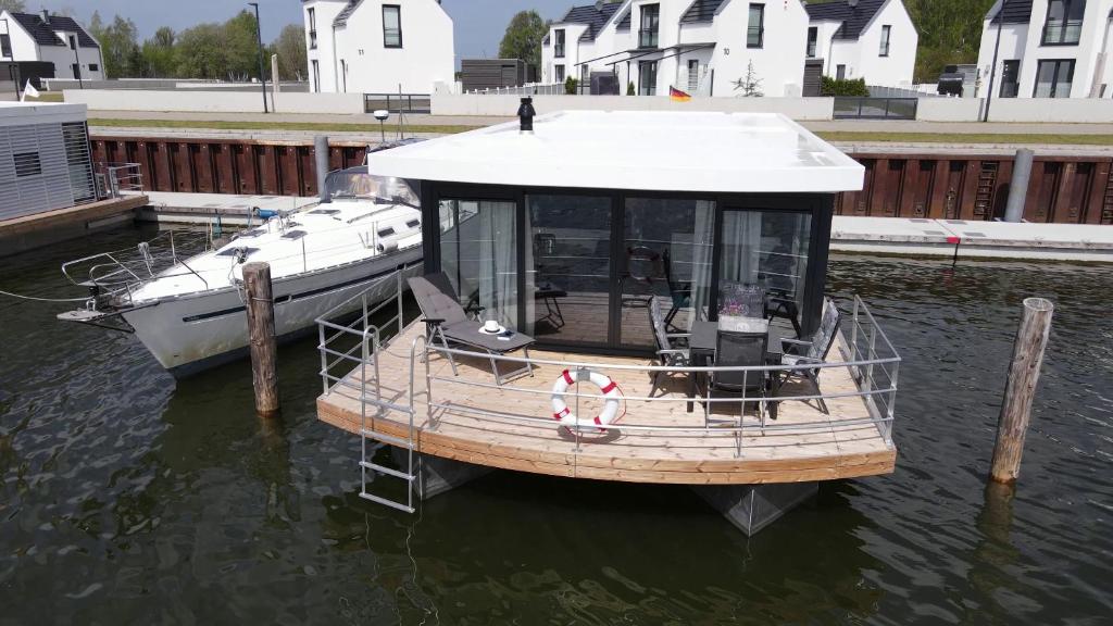 Bateau-hôtel Hausboot Ostsee - Hausboot Usedom - Krosse Krabbe 1 Zum Nordhafen 17449 Peenemünde