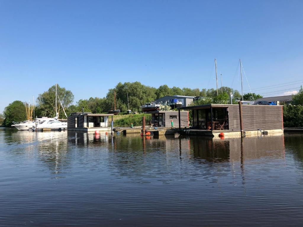 Hausboot Resort Nordseeküste Neuengrodendeich 10 b / 10 C, 26386 Wilhelmshaven
