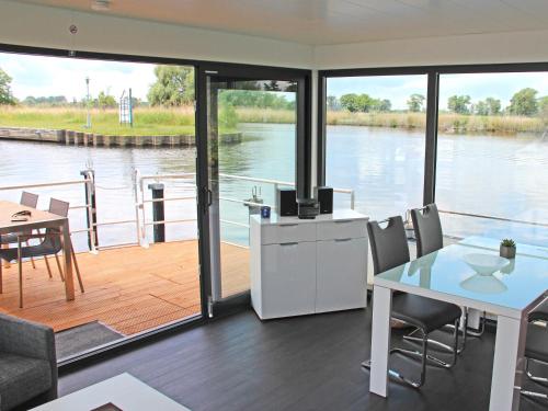 Hausboot Ueckermuende Typ FLOATING