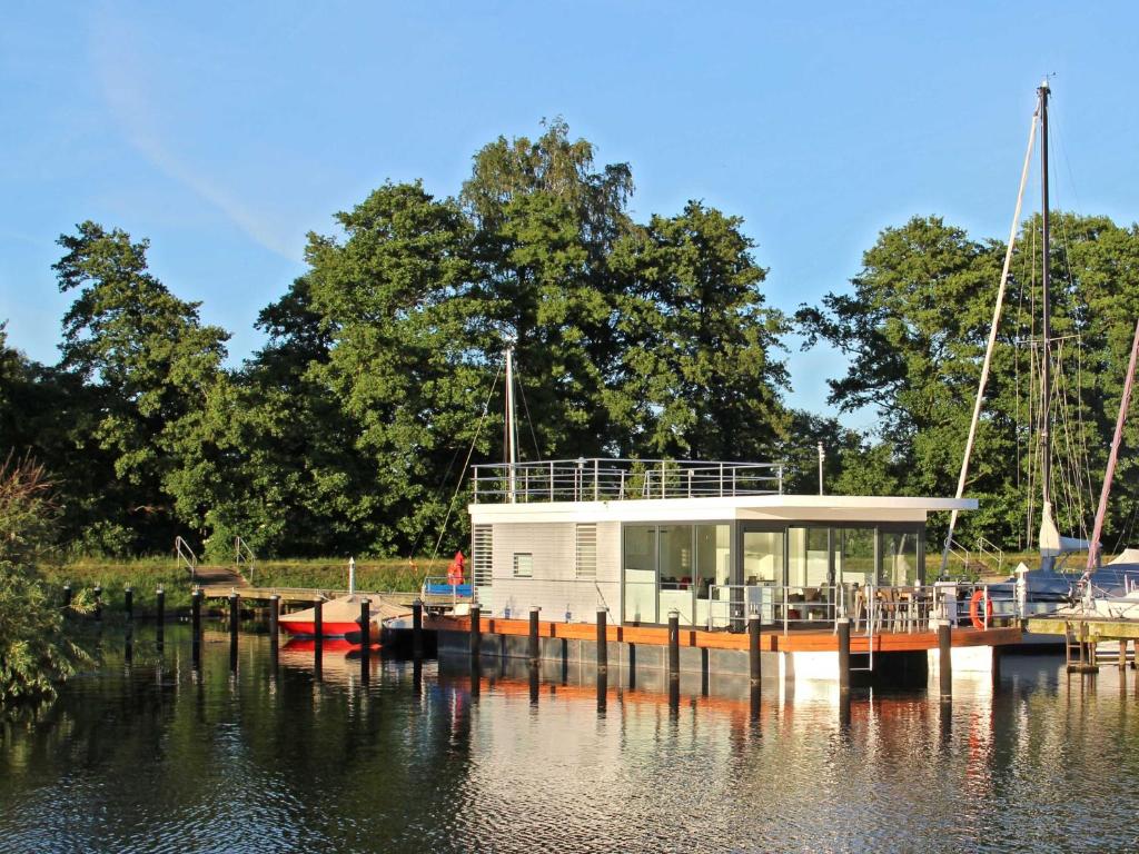 Bateau-hôtel Hausboot Ueckermuende Typ FLOATING Zum Strand, Lagunenstadt 17373 Ueckermünde