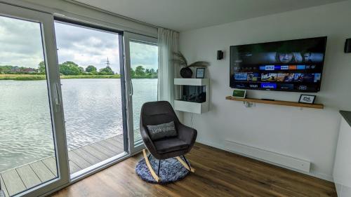 Hausboot Wangermeerblick (Floating Home)