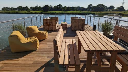 Hausboot Wangermeerblick (Floating Home)