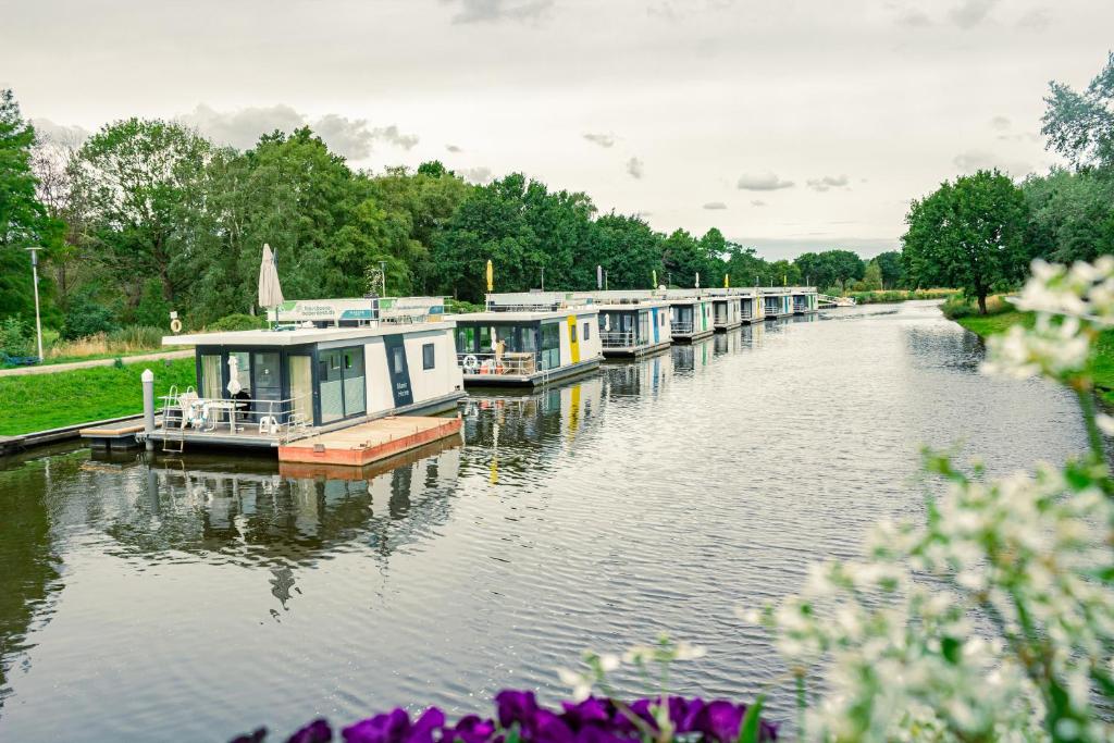 HB 5 - Hausboot Bad Bederkesa Dobbendeel 1, 27624 Bad Bederkesa