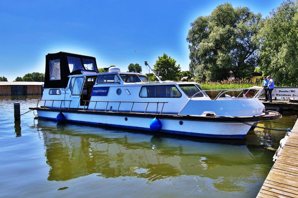 House Boat Catamaran Ringstraße, 17194 Jabel