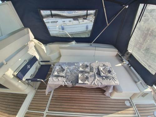 La Grande Motte: véritable appartement flottant