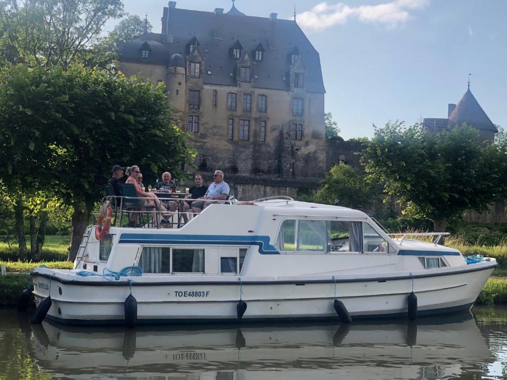 Bateau-hôtel Le bateau du Foudre Chemin du Port 58110 Châtillon-en-Bazois