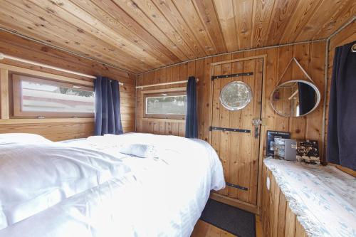 Logement insolite La Toue Cabanee centre ville