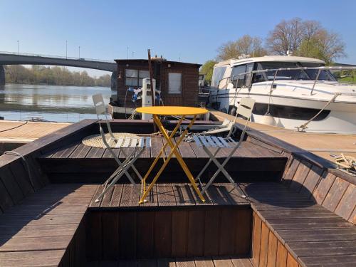 Logement insolite La Toue Cabanee centre ville
