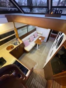 Luxury privat yacht heart of city