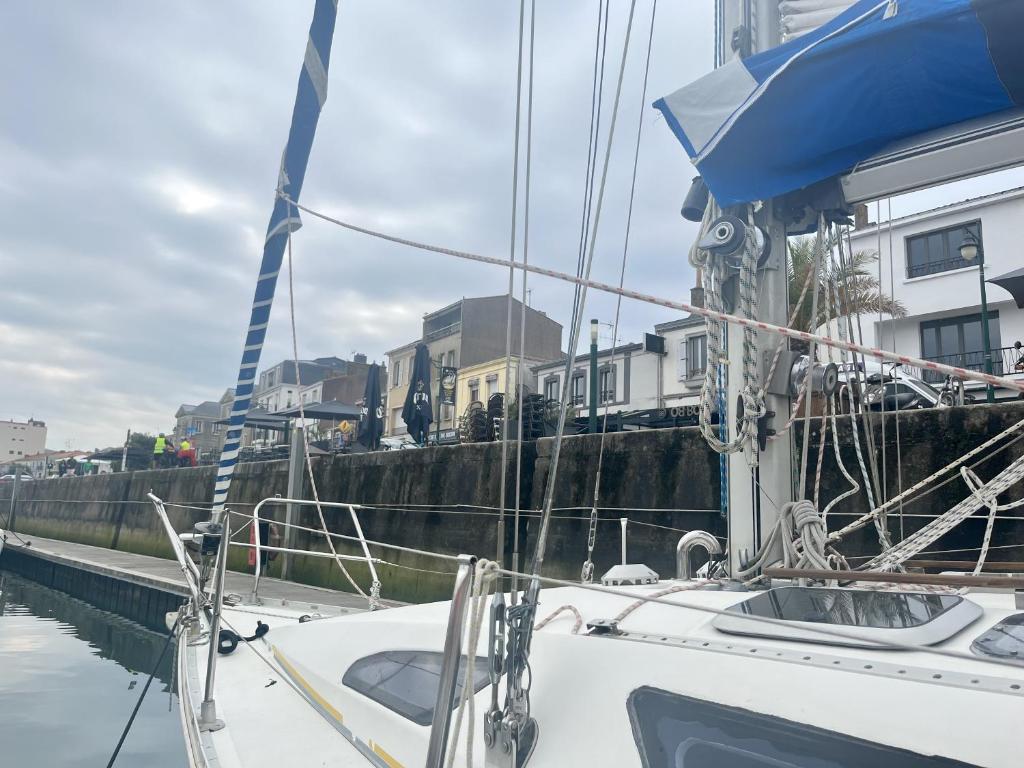 Bateau-hôtel Matahari - Bateau cocooning à quai Quai Emmanuel Garnier 85100 Les Sables dʼOlonne