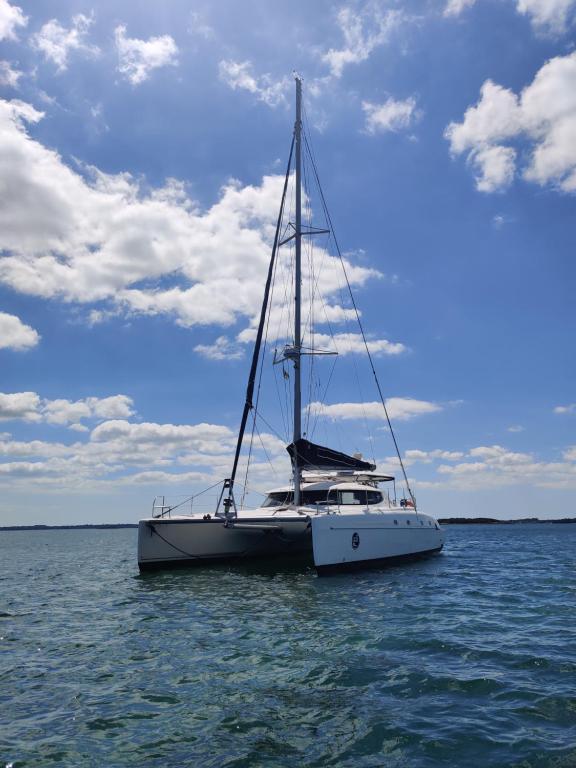 Bateau-hôtel Maxi catamaran Quiberon Place de Port Haliguen 56170 Quiberon