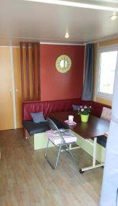 Bateau-hôtel Mobil-home flottant SEURRE vue panoramique sur l'eau jacuzzi privé en option 8 Rue de la Perche À l'Oiseau 21250 Seurre Bourgogne