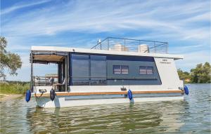 Nice ship-boat in Havelsee OT Ktzkow with 1 Bedrooms
