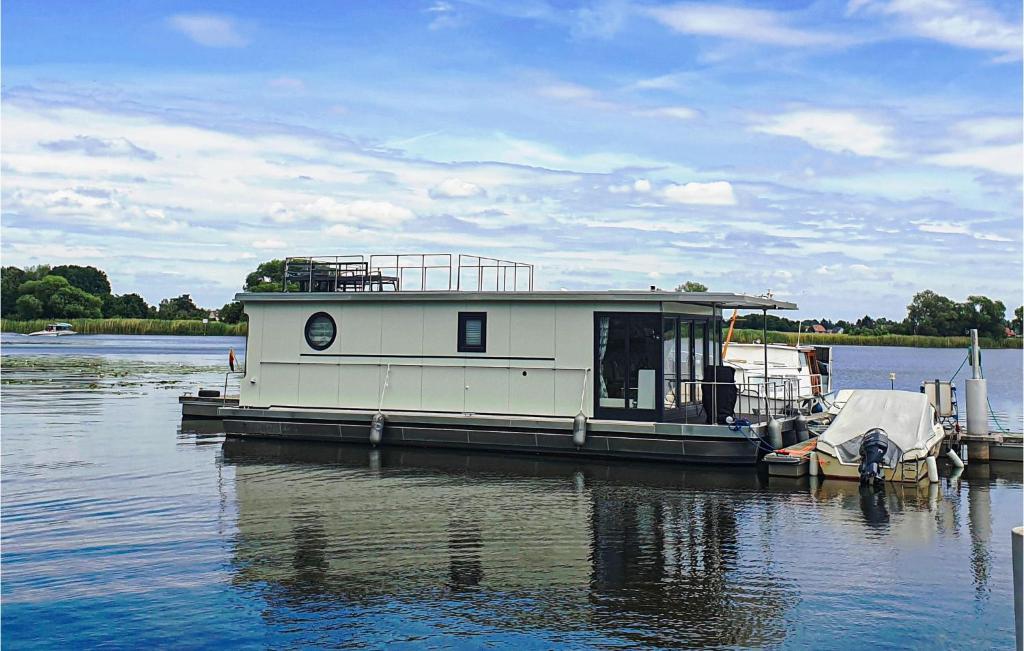 Bateau-hôtel Nice ship-boat in Havelsee OT Ktzkow with 2 Bedrooms  14798 Kützkow