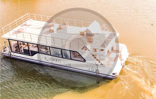 Nice ship-boat in Havelsee with 2 Bedrooms