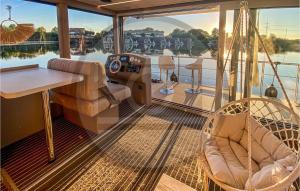 Nice ship-boat in Havelsee with 2 Bedrooms