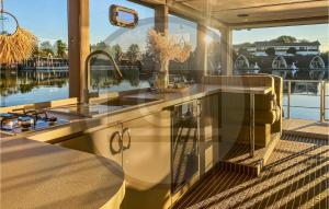 Nice ship-boat in Havelsee with 2 Bedrooms