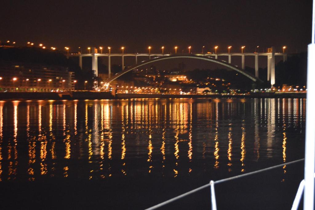 Noite a bordo c/PA em veleiro -rio Douro Rua da Praia 430, 4400-554 Vila Nova de Gaia