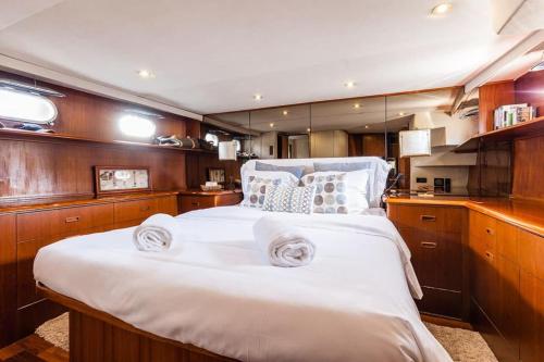 Ocean Yacht Trawler - Le Caloa