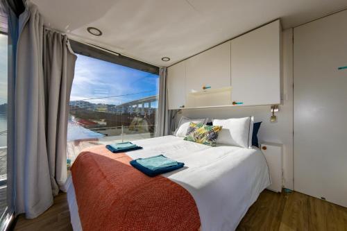 Oporto Douro Floating House