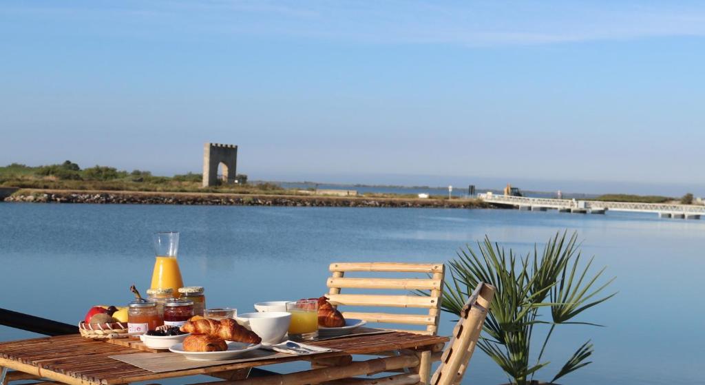 Bateau-hôtel Peniche Alphonsia Maria Péniche Alphonsia Maria Chemin du Pilou 34750 Villeneuve-lès-Maguelone