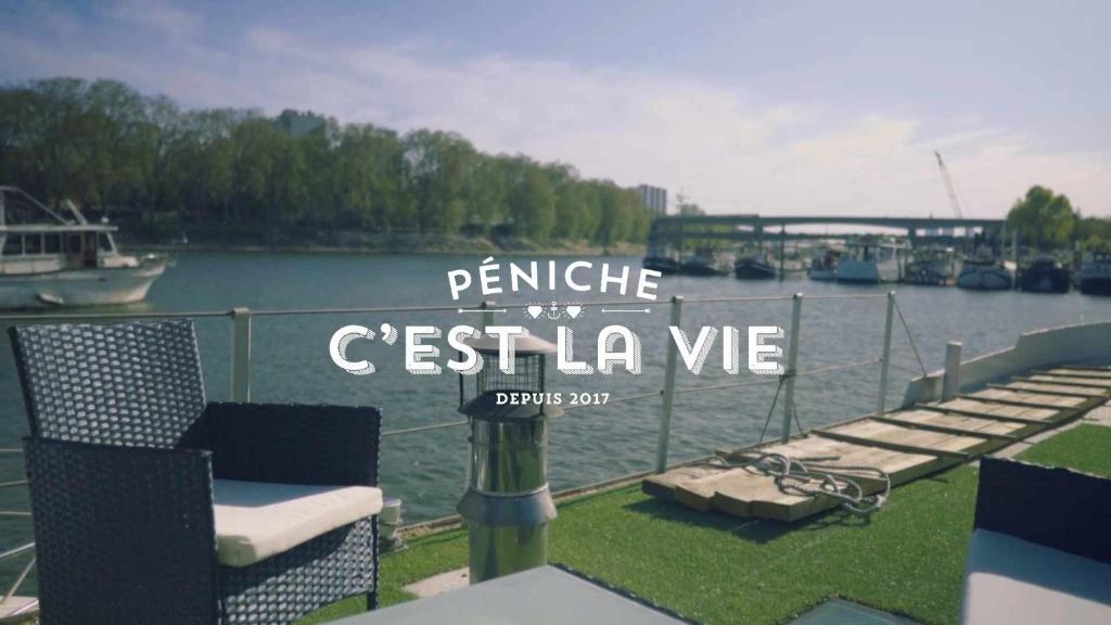 Bateau-hôtel Peniche C'est La Vie 32 Quai Aulagnier 92600 Les Grésillons