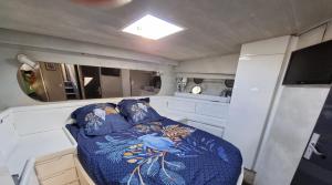 Rêves de vie bateau à quai très confortable sur l' Ile des Embiez