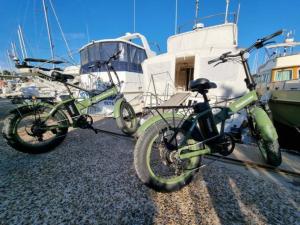 Rêves de vie bateau à quai très confortable sur l' Ile des Embiez