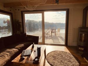 Saunainsel - Hausboot mit schwimmender Sauna, Hottub und Tretboot in Berlin