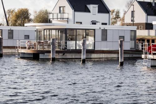 Schwimmendes Haus - Hausboot freiZeit