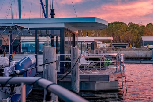 Schwimmendes Haus - Hausboot Paradise