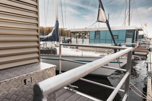 Schwimmendes Haus - Hausboot Paradise