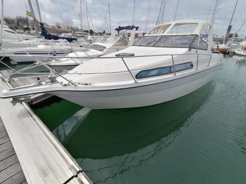 Séjour insolite sur un yacht. Bateau Hôtel à quai.