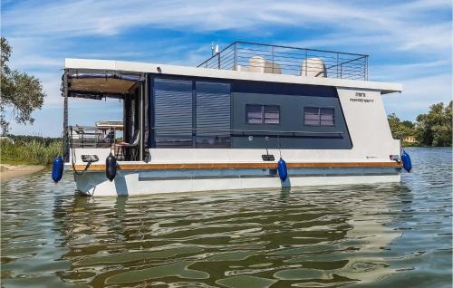 Stunning ship-boat in Havelsee OT Ktzkow with 1 Bedrooms