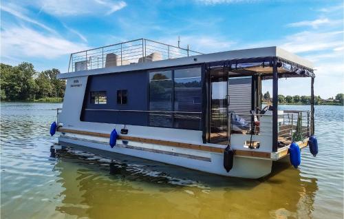 Stunning ship-boat in Havelsee OT Ktzkow with 1 Bedrooms