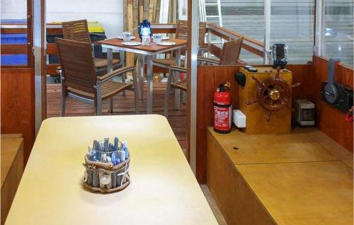 Stunning ship-boat in Neustrelitz with 2 Bedrooms and WiFi