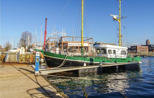 Stunning ship-boat in Wismar with 2 Bedrooms and WiFi