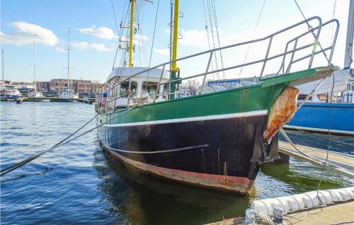 Stunning ship-boat in Wismar with 2 Bedrooms and WiFi