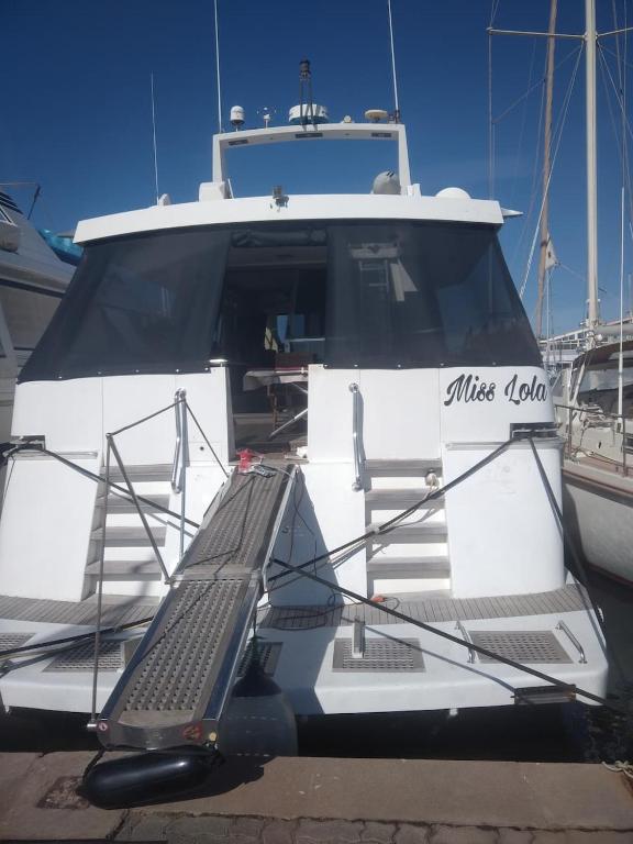 Bateau-hôtel Un yacht de 24m rien que pour vous ! Route de Cayenne 34200 Sète