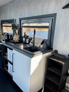Unique Water Stay Tiny Hausboot für 2 Personen