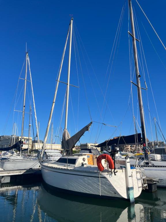 Bateau-hôtel Voilier Loc Han Rue Olliffe Prolongée 14800 Deauville