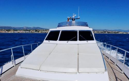 Yacht Priape Saint Tropez au mouillage / at anchor