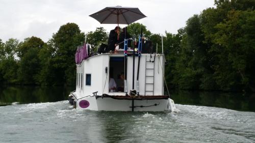 Bateau houseboat camille Donchery france